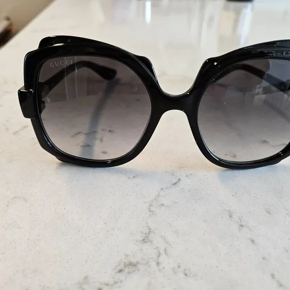 Gucci Black Oversized Sunglasses